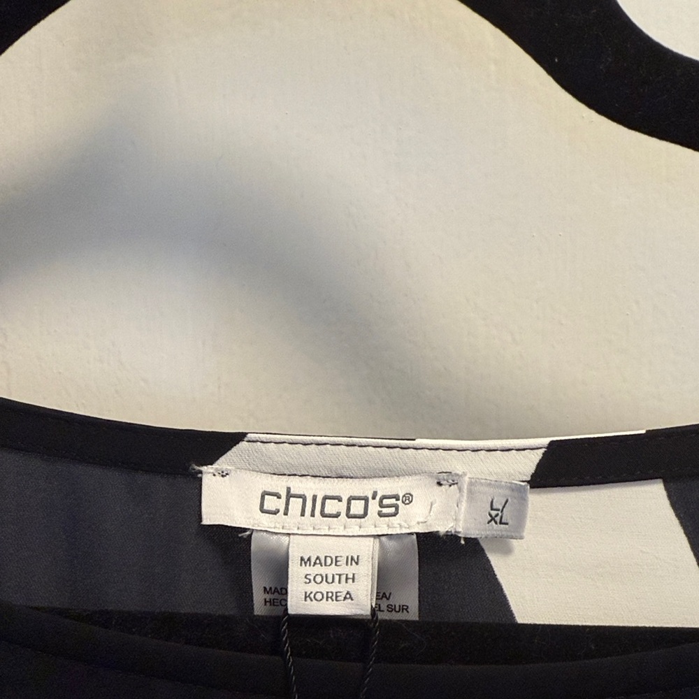 Chico's Black and White Abstract Blouse (XL) - Picture 3 of 7